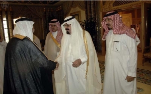 Custodian Of  The Two Holy Mosques Receives Alnoa'man Family