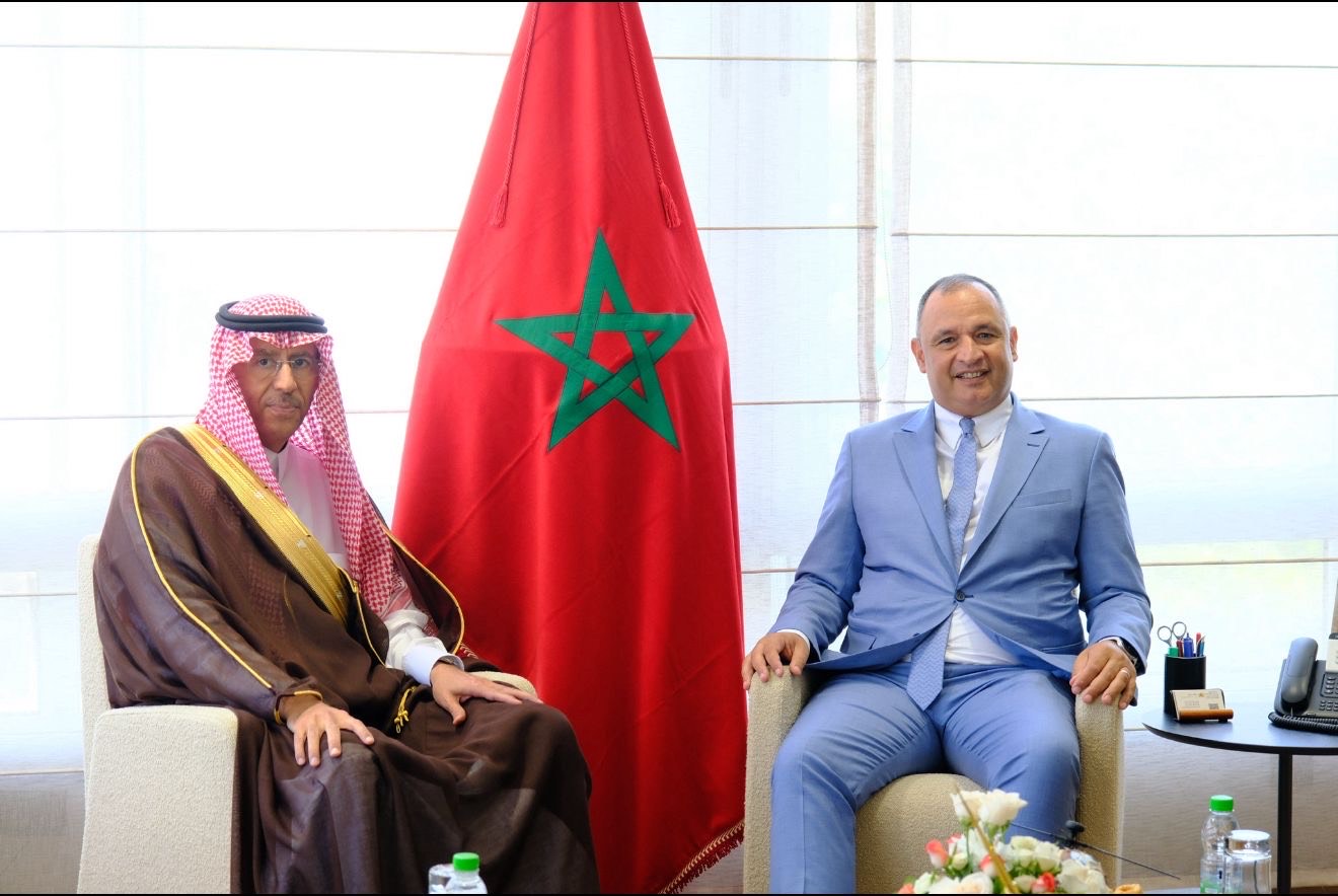 سفير خادم الحرمين الشريفين يقوم بزيارة لوزير الصناعة والتجاره