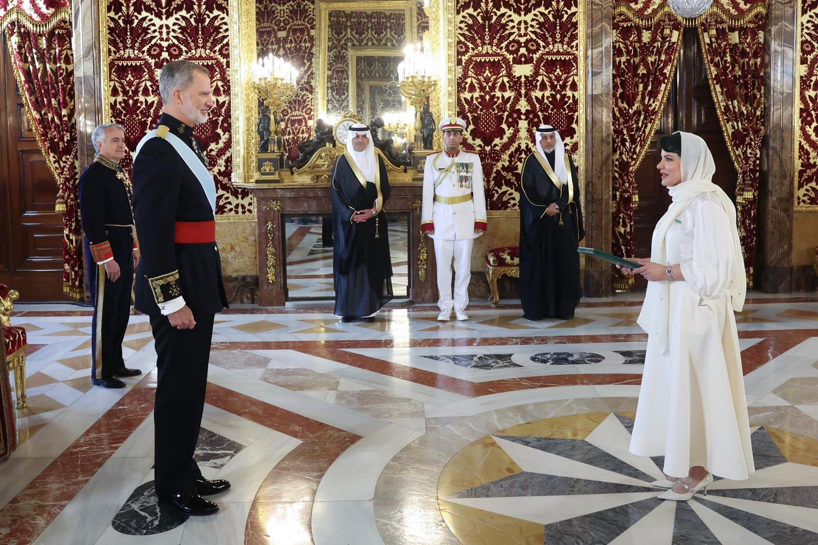 Su Alteza la Embajadora entrega sus Cartas Credenciales a Su Majestad el Rey Felipe VI