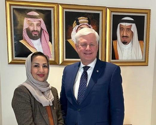 Ambassador Amal Almoalimi Met the Former Canadian Prime Minister Stephen Harper