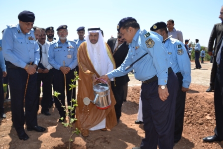 سفير خادم الحرمين الشريفين لدى باكستان يدشن اسبوع الشجره في الحي الدبلوماسي بأسلام اباد‎