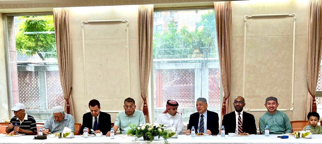أقام المكتب حفل غداء على شرف وفد حجاج الجمعية الإسلامية الصينية في تايبيه